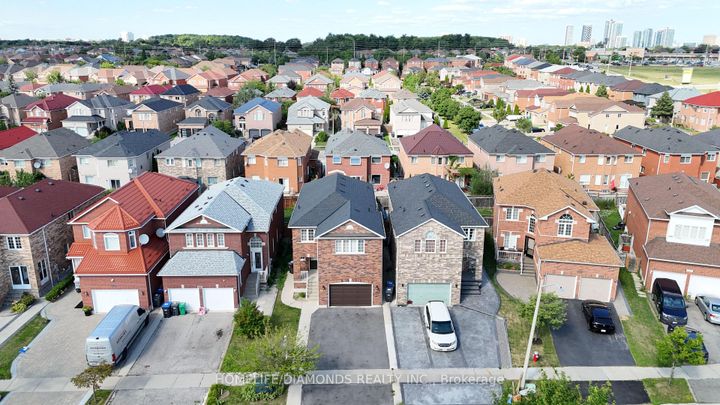 Photo 1 at 5267 BROOKWOOD Court, East Credit, Mississauga