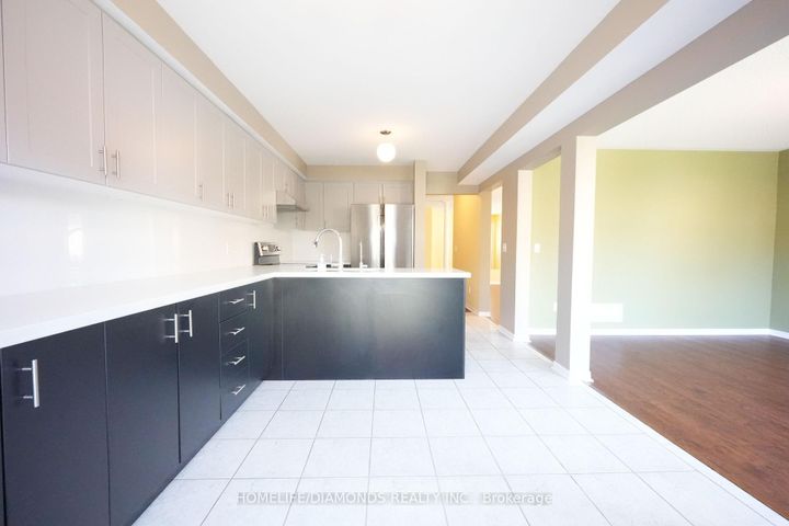 Photo 5 at 5267 BROOKWOOD Court, East Credit, Mississauga