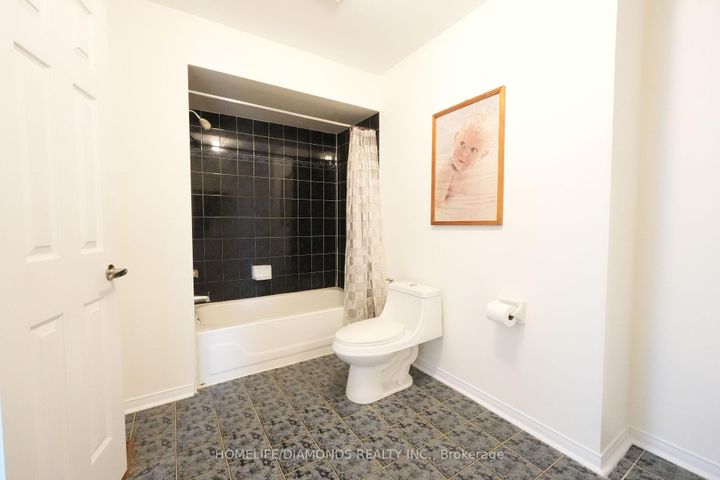 Photo 12 at 5267 BROOKWOOD Court, East Credit, Mississauga