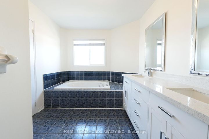 Photo 13 at 5267 BROOKWOOD Court, East Credit, Mississauga