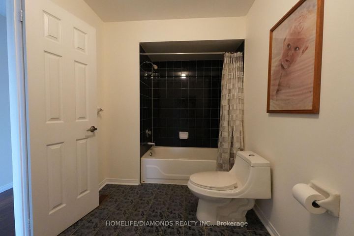 Photo 14 at 5267 BROOKWOOD Court, East Credit, Mississauga