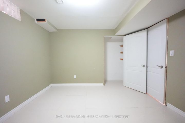 Photo 17 at 5267 BROOKWOOD Court, East Credit, Mississauga