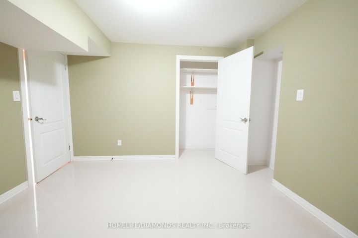 Photo 18 at 5267 BROOKWOOD Court, East Credit, Mississauga