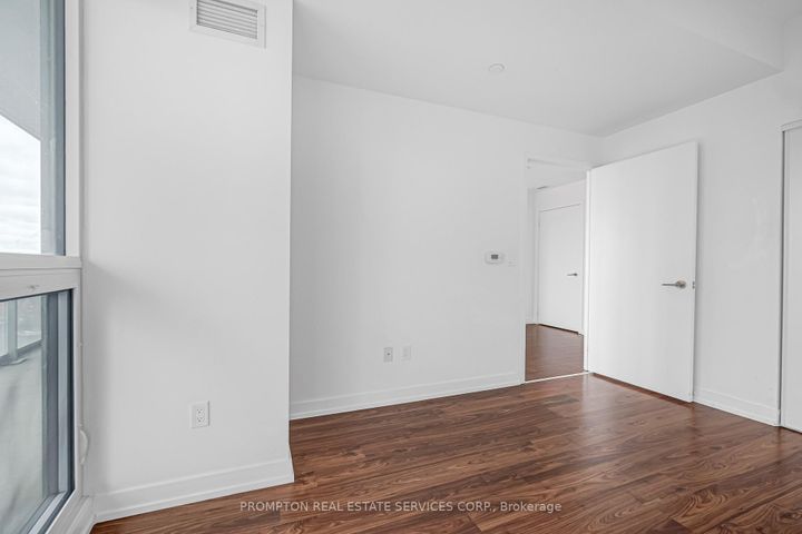Photo 12 at 2507 - 115 McMahon Drive, Bayview Village, Toronto
