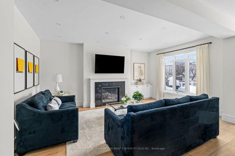Photo 10 at 91A Regent Road, CFB, Toronto