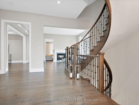 Photo 4 at 12 Macdonald Court, Oak Ridges Lake Wilcox, Richmond Hill