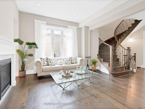 Photo 5 at 12 Macdonald Court, Oak Ridges Lake Wilcox, Richmond Hill