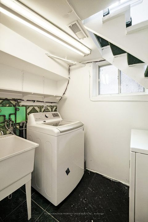 Photo 27 at 141 Gerrard Street E, Moss Park, Toronto