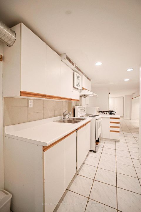 Photo 31 at 141 Gerrard Street E, Moss Park, Toronto