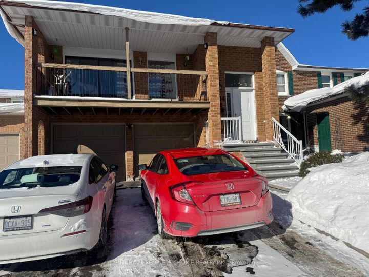 Photo 5 at 14 Albermarle Court, Heart Lake West, Brampton