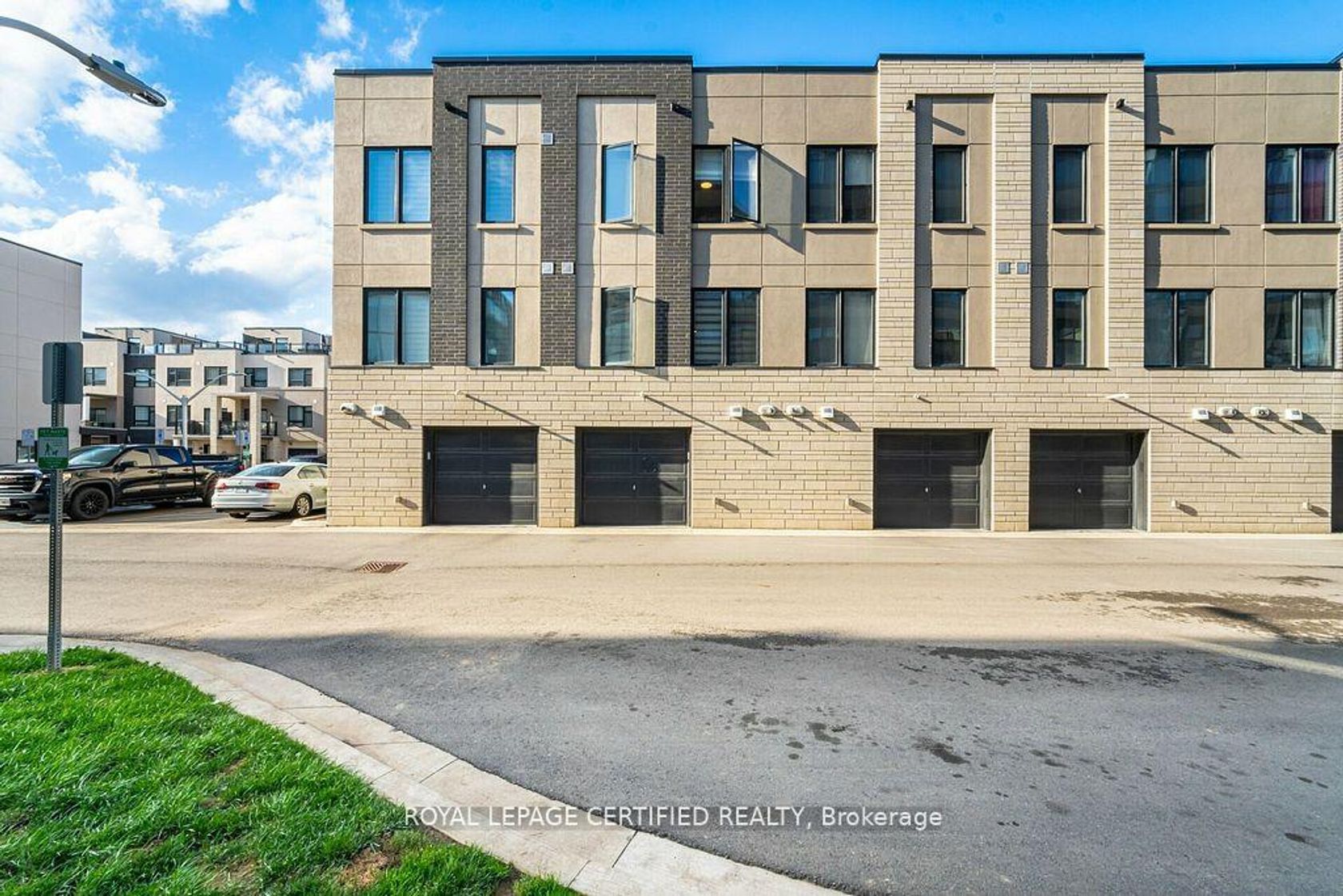 31 - 1095 Cooke Boulevard, LaSalle, Burlington 