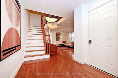 Photo 4 at 152 Vanguard Road W, Patterson, Vaughan