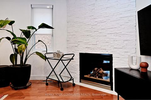 Photo 13 at 152 Vanguard Road W, Patterson, Vaughan