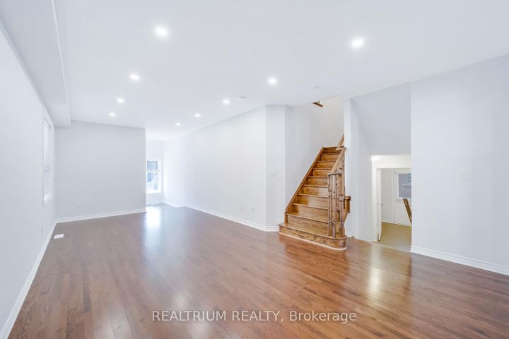 Photo 7 at 22 Clockwork Drive, Northwest Brampton, Brampton