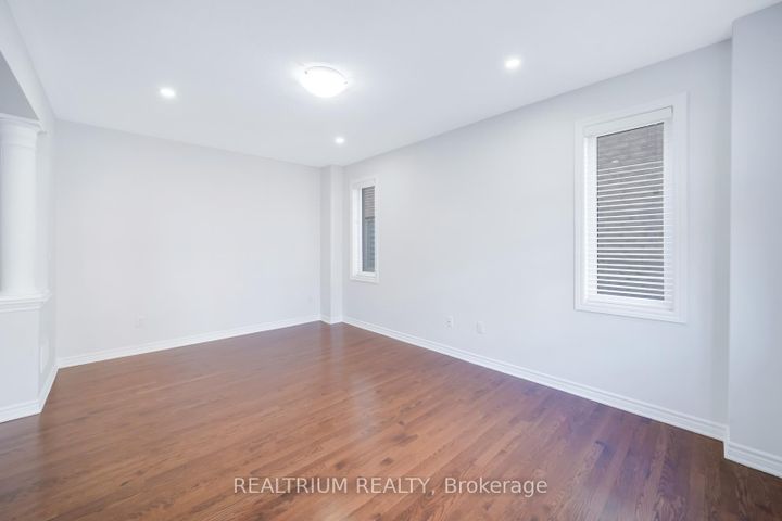 Photo 11 at 22 Clockwork Drive, Northwest Brampton, Brampton