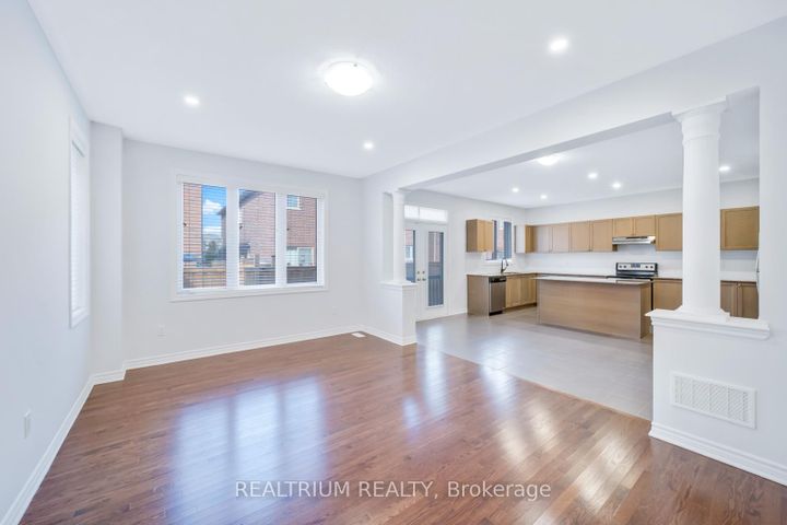 Photo 12 at 22 Clockwork Drive, Northwest Brampton, Brampton