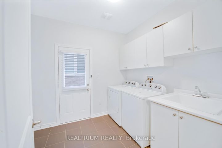 Photo 13 at 22 Clockwork Drive, Northwest Brampton, Brampton