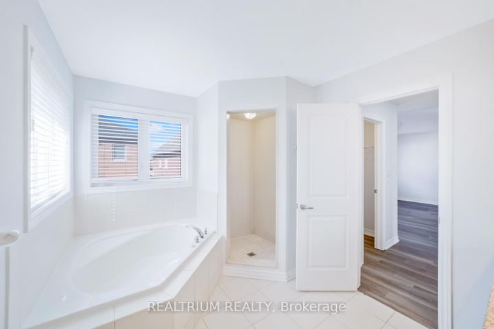 Photo 23 at 22 Clockwork Drive, Northwest Brampton, Brampton