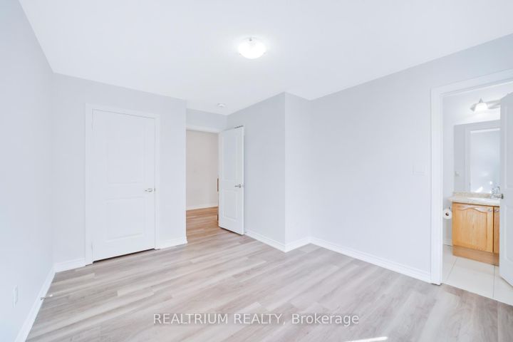 Photo 25 at 22 Clockwork Drive, Northwest Brampton, Brampton