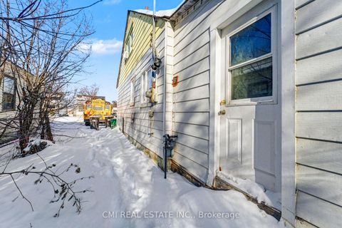 Photo 5 at 3032 Victory Crescent, Malton, Mississauga