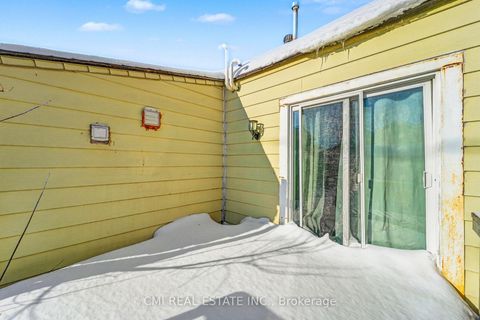 Photo 6 at 3032 Victory Crescent, Malton, Mississauga