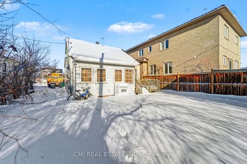 Photo 9 at 3032 Victory Crescent, Malton, Mississauga