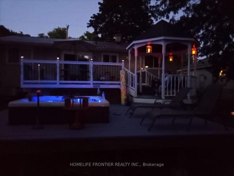 Photo 10 at 98 The Queensway South Avenue S, Keswick North, Georgina