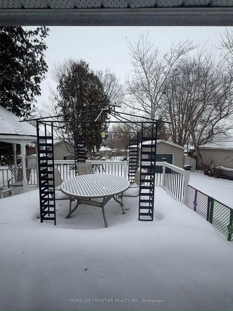 Photo 15 at 98 The Queensway South Avenue S, Keswick North, Georgina