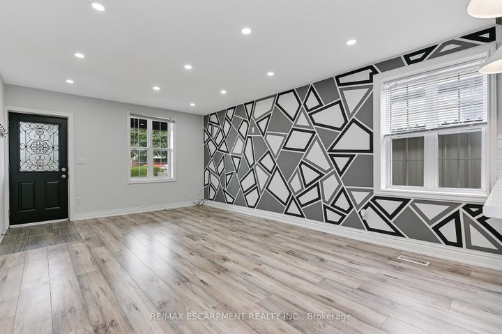 Photo 3 at 54 Craigmiller Avenue, Crown Point, Hamilton