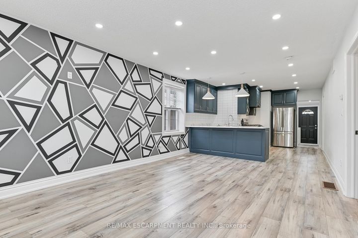 Photo 4 at 54 Craigmiller Avenue, Crown Point, Hamilton