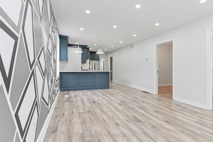 Photo 5 at 54 Craigmiller Avenue, Crown Point, Hamilton