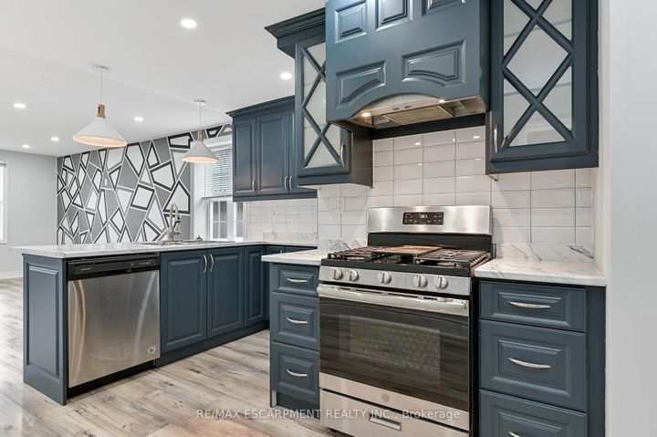 Photo 10 at 54 Craigmiller Avenue, Crown Point, Hamilton