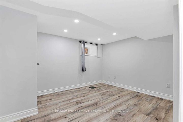 Photo 28 at 54 Craigmiller Avenue, Crown Point, Hamilton