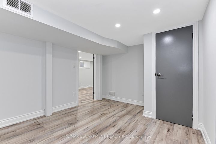 Photo 32 at 54 Craigmiller Avenue, Crown Point, Hamilton