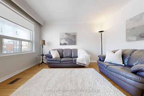 Photo 5 at 134 Giltspur Drive, Jane Heights, Toronto