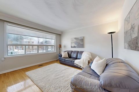 Photo 6 at 134 Giltspur Drive, Jane Heights, Toronto
