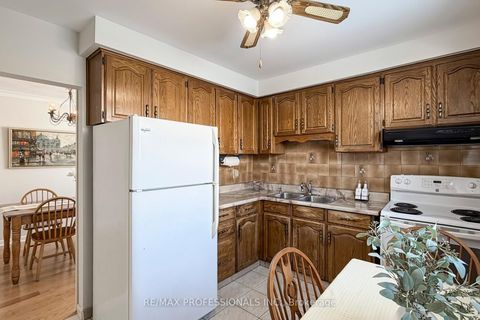 Photo 7 at 134 Giltspur Drive, Jane Heights, Toronto