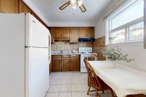 Photo 8 at 134 Giltspur Drive, Jane Heights, Toronto