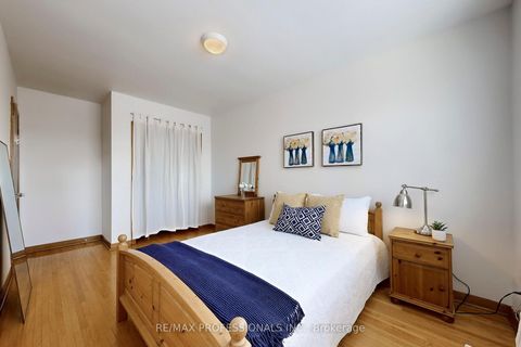 Photo 15 at 134 Giltspur Drive, Jane Heights, Toronto