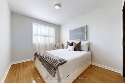 Photo 16 at 134 Giltspur Drive, Jane Heights, Toronto