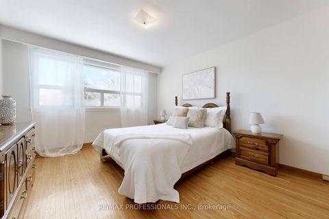 Photo 18 at 134 Giltspur Drive, Jane Heights, Toronto