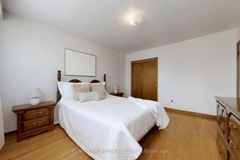 Photo 19 at 134 Giltspur Drive, Jane Heights, Toronto