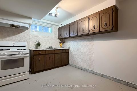Photo 25 at 134 Giltspur Drive, Jane Heights, Toronto