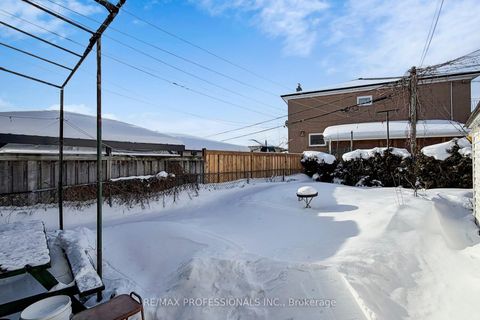 Photo 30 at 134 Giltspur Drive, Jane Heights, Toronto