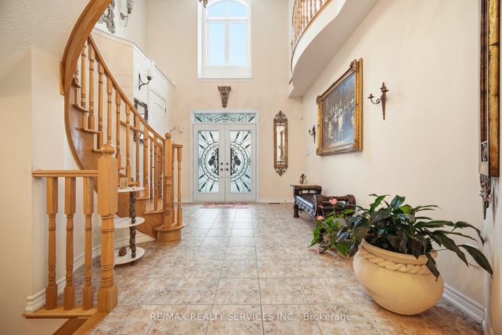 Photo 2 at 17 ISLAND Grove, Credit Valley, Brampton