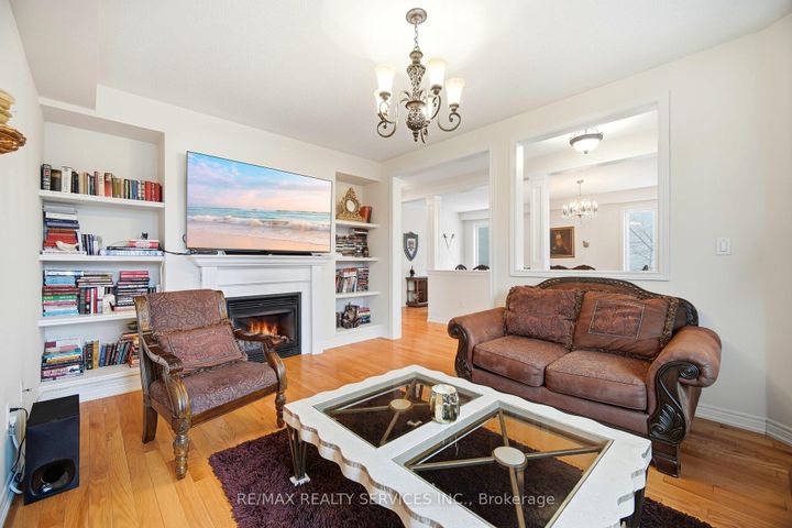 Photo 15 at 17 ISLAND Grove, Credit Valley, Brampton