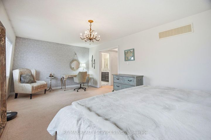 Photo 26 at 17 ISLAND Grove, Credit Valley, Brampton