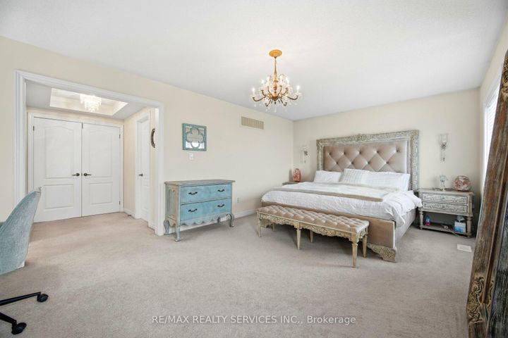 Photo 27 at 17 ISLAND Grove, Credit Valley, Brampton