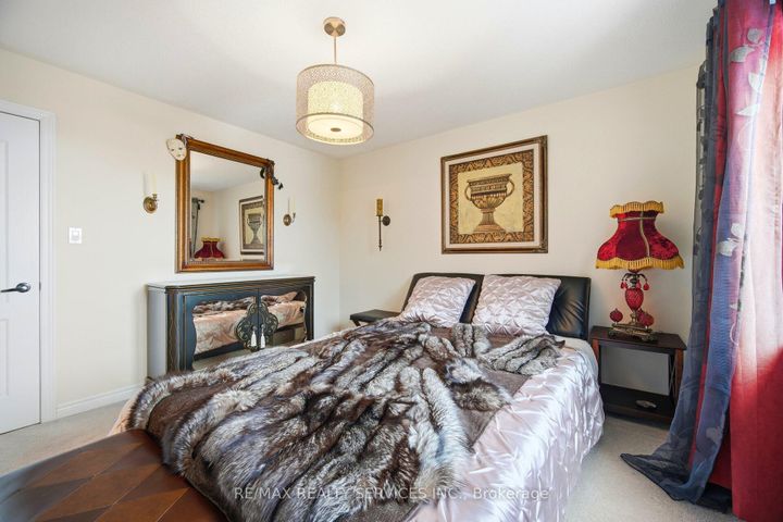 Photo 31 at 17 ISLAND Grove, Credit Valley, Brampton