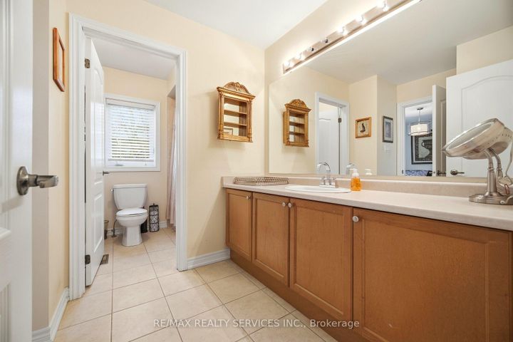 Photo 33 at 17 ISLAND Grove, Credit Valley, Brampton